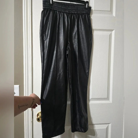 Maison de Amélie Faux Leather Straight-Leg Pull-On Pants, Leg Seam, Sz 6, EUC! - Picture 3 of 12